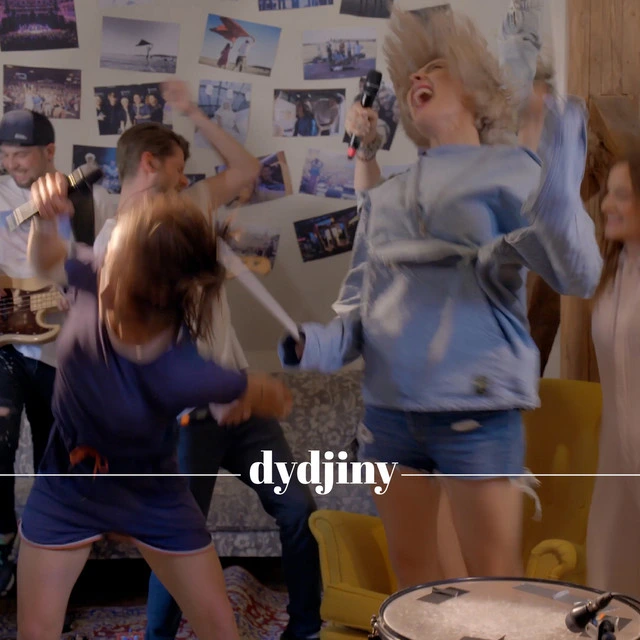 Hlava (feat. Michal Strnad, Kateřina Pechová & Petra Kosková)