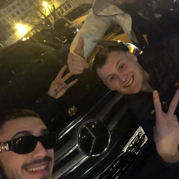 Kurvy sa snažia byt in (2022)