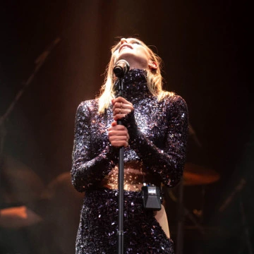 So in love (Live in Stars auditorium 2024) (2025)