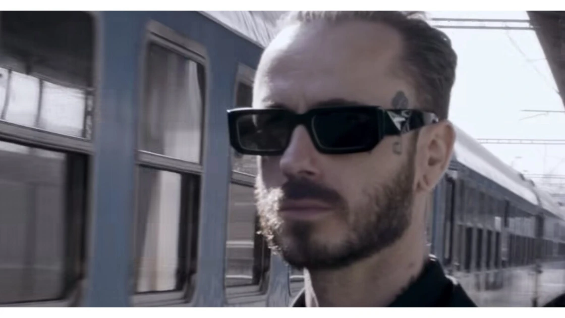 Raper Karlo zakladá značku kávy. Na reklamu humorne využil vlastnú drogovú kauzu